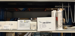 Partij badkamer accessoires w.o. sifon, zeepdispenser Fiora, Viega