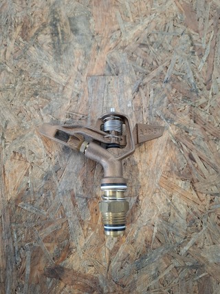 8x Messing rondsproeier