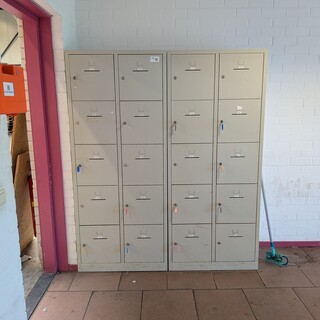 2x 10-vaks lockerkast