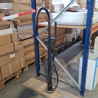 Staande badkraan, Mat zwart