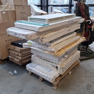 Pallet met radiatoren, Vnl. Henrad