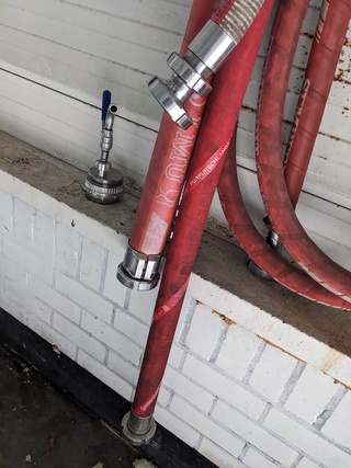 Partij slangen met koppelingen