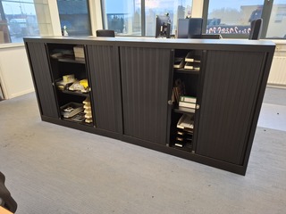 2x Lameldeurkast met inhoud