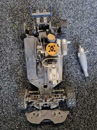 Radiografische benzineauto met controller