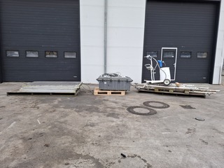 Zonnelaadregelaar, 5x zonnepaneel en partij diversen