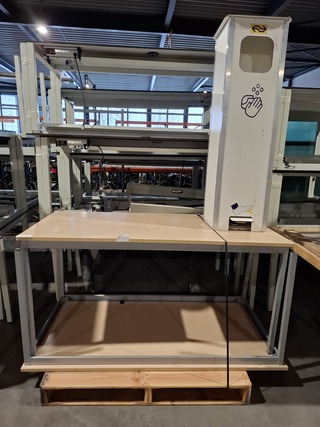 (NS materiaal) ca. 9x bureau en 2x tafel