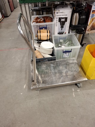 Partij horeca benodigdheden in stelling