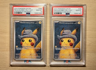 2x Pikachu with grey Felt Hat 085 van Gogh PSA 10 – Pokémon