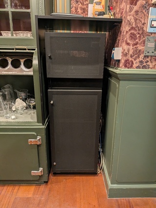 Diverse audio apparatuur in meubel O.a. Toddler, Onkyo, Pioneer