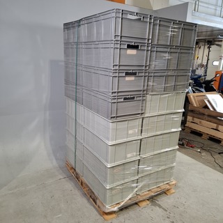 Partij kunststof bakken