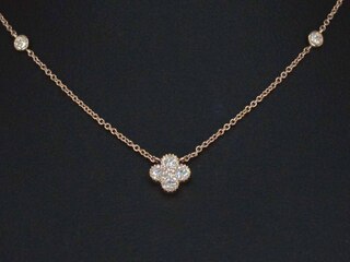 Rosegouden collier met diamanten hangers klaver vier
