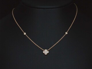 Rosegouden collier met diamanten hangers klaver vier