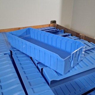 Partij magazijnbakken