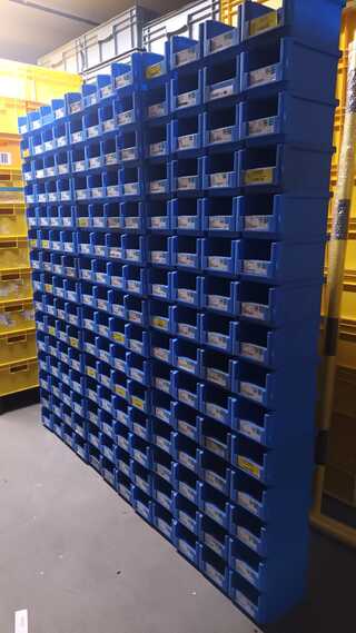 Ca. 180x Magazijnbakken met grijp opening, Blauw