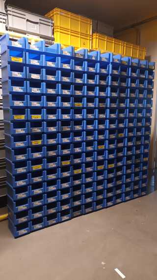 Ca. 180x Magazijnbakken met grijp opening, Blauw