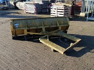 Sneeuwschuif, Nido Universal, HIL-200, 1982