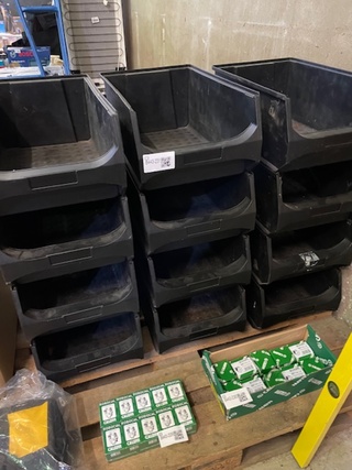 Ca. 12x Voorraad/grijpbakken Kunstof stapelbakken