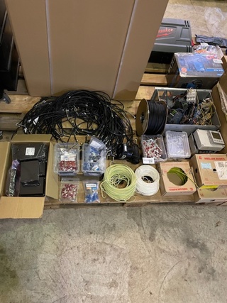 Pallet met fijne electronica