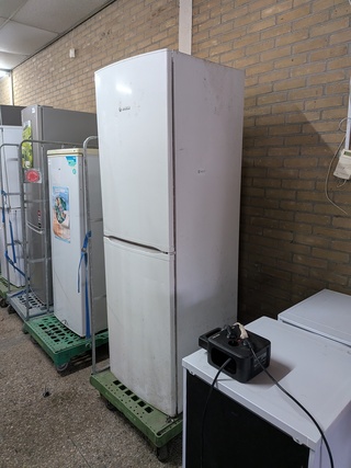 Koel- / vriescombinatie met koeler en vriezer