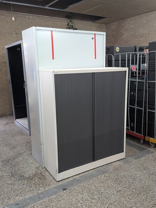 1x Lameldeurkast met magazijnkast