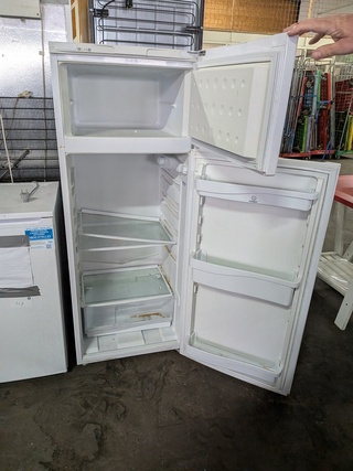 Koel- / vriescombinatie met Ladevriezer Indesit, Beko