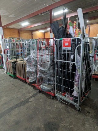 4x Rolcontainer gevuld met reclamemateriaal