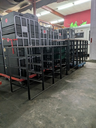 2x Metalen schappenstelling t.b.v. Euronorm bakken/kratten