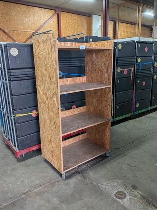 9x Houten showroom meubel op wielen