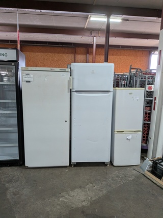 1x Vriezer met 2x koel- / vriescombinatie Liebherr, Indesit, Exquisit