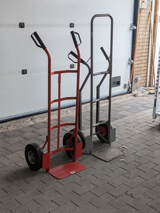 2x Steekwagen met luchtbanden