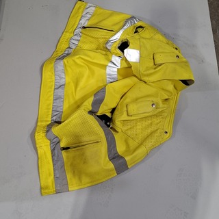 Partij jassen (mouwen afgeknipt)