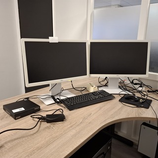 ThinkCentre met 2x monitor Lenovo, 11DT, core i5