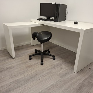 Bureau met behandelkruk