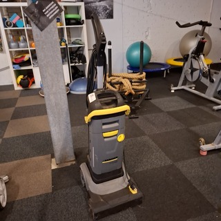 Schrob/zuigmachine Karcher, BR30/4C, bouwjaar 2021