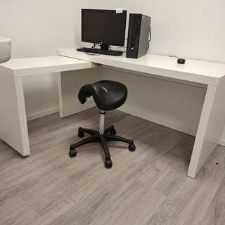 Bureau met behandelkruk