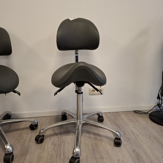 2x Tabouret met rugleuning Naggura