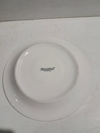 Kopjes en schotels, O.a Villeroy&Boch , Maastricht Porselein En Grocie