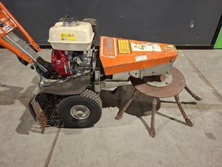 Onkruidborstel, Nimos, Mug, 2005