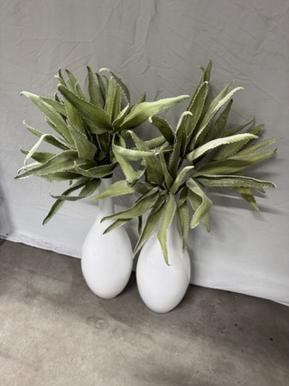 2x Vaas met kunstplant