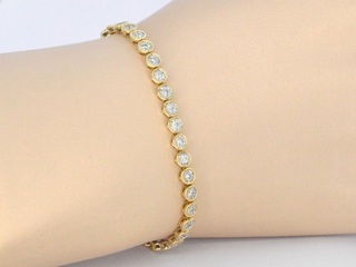 Gouden armband vol met diamanten gezet