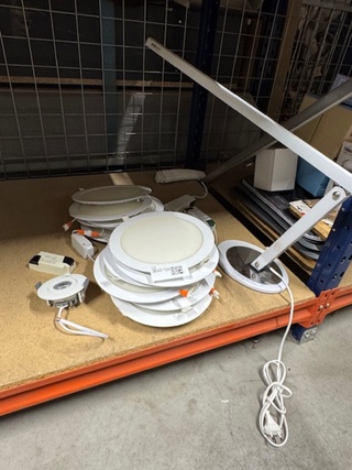 12x Inbouwspot en bureaulamp Beghler, BP01-31830