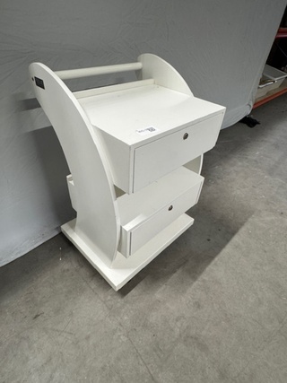 2x Trolley Reeve, wit