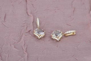 House of Pertijs – rosegouden oorbellen met diamant en edelsteen