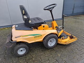 Zitmaaier Stiga, Villa