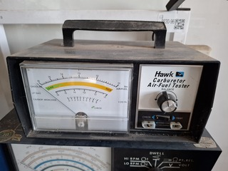 2x Nostalgisch motortestapparatuur o.a. Hawk, Amtest