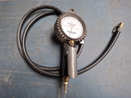 Pneumatische bandenspanningsmeter, Eurodainu, Wonder