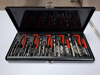 Assortiment o.a. bevestigingsmiddelen