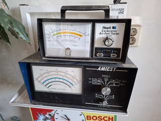 2x Nostalgisch motortestapparatuur o.a. Hawk, Amtest