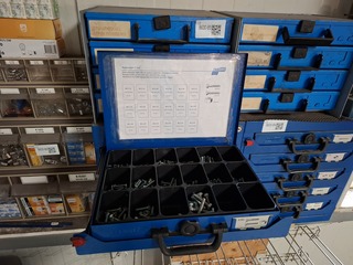 2-Delige stelling met assortiment koffers