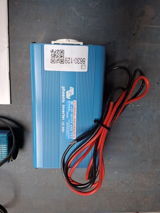 2x Omvormer 12/230V, O.a. Victron Energy